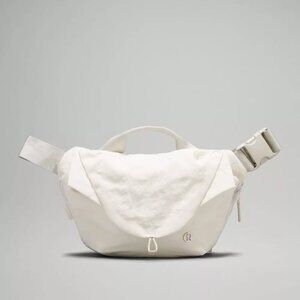 Lululemon Curved Crossbody Bag with Top Handle 3L in White Opal, BNWT